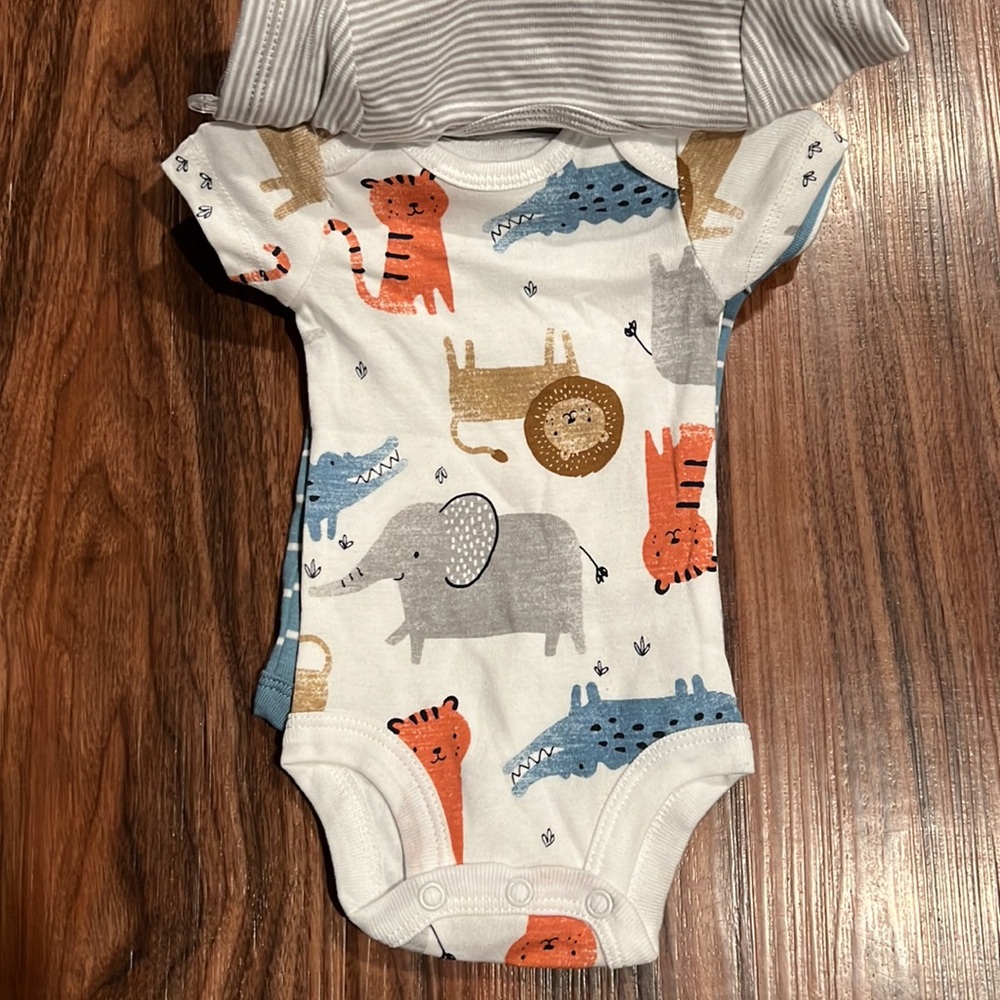 Carter’s Onsie Set - Picture 7 of 13